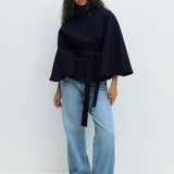 Laurence | Cape femme élégante avec ceinture et col haut