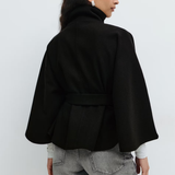 Laurence | Cape femme élégante avec ceinture et col haut