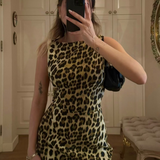 Avelyne | Robe mini sans manches à imprimé léopard col montant chic