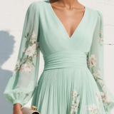 Clara | Robe midi femme plissée à col V et coupe évasée