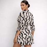 Almée | Robe mini d’été imprimé abstrait chic"