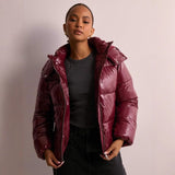Lyséa | Veste Brillante Matelassée pour Femme – Capuche Amovible