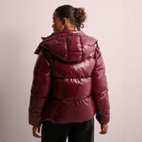 Lyséa | Veste Brillante Matelassée pour Femme – Capuche Amovible