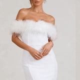 Robe Mini Pailletée Hors-Épaule avec Finition en Plumes