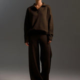 Indy | Ensemble femme avec un pull polo oversize et un pantalon large en couleur sable