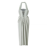 Amélie | Robe maxi sculptante à col halter et détail doré élégant