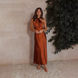 Bérénice | Robe maxi en satin avec fente élégante