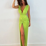 Capucine | Robe élégante à décolleté plongeant et taille froncée