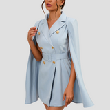 Léonie | Robe blazer avec cape élégante et boutons dorés