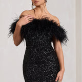 Robe Mini Pailletée Hors-Épaule avec Finition en Plumes