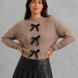 Suzanne | Cardigan femme en maille câble à nouer et manches longues