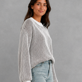 Odette | Pull femme à rayures et col rond avec épaules tombantes