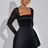 Robe Mini en Satin avec Manches Longues Ornées et Décolleté Carré