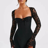 Robe Mini Bodycon à Fines Détails en Dentelle Velloria – Décolleté en Cœur