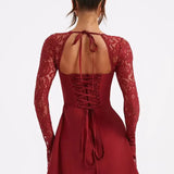 Robe Mini Bodycon à Fines Détails en Dentelle Velloria – Décolleté en Cœur