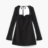 Robe Mini Bodycon à Fines Détails en Dentelle Velloria – Décolleté en Cœur