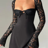 Robe Mini Bodycon à Fines Détails en Dentelle Velloria – Décolleté en Cœur